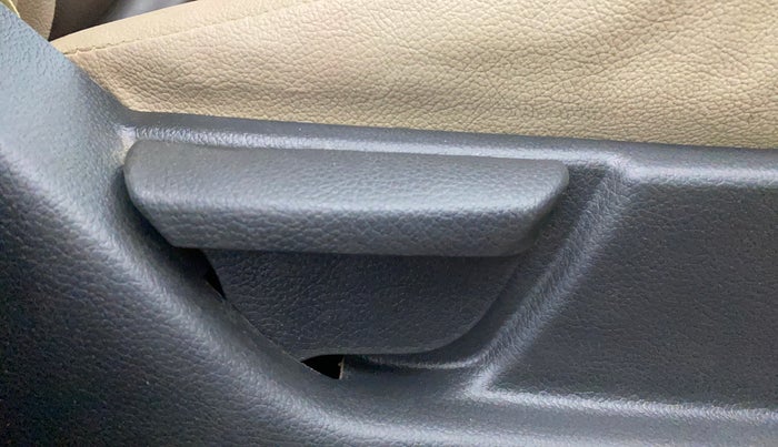 2015 Hyundai Eon ERA +, Petrol, Manual, 57,170 km, Driver Side Adjustment Panel