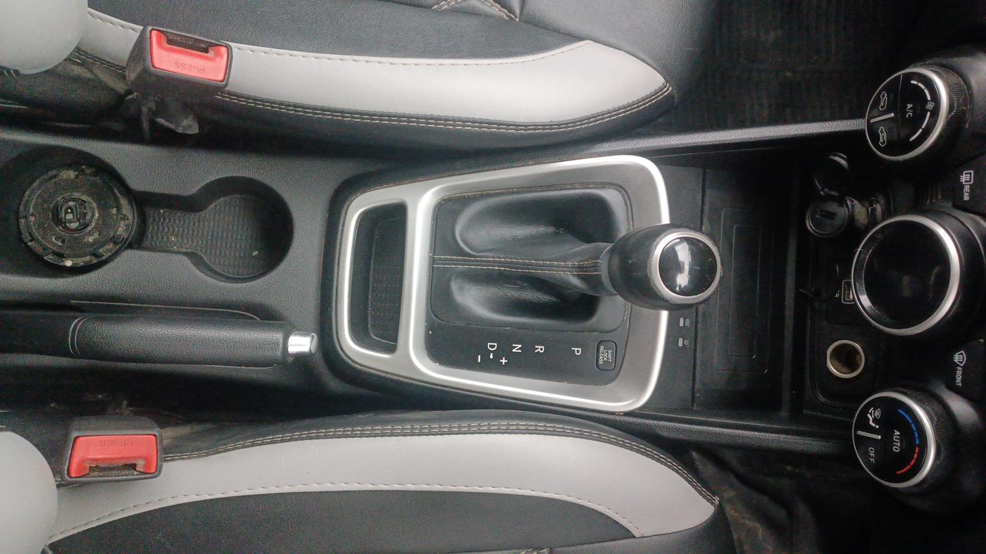 2020 Hyundai VENUE SX PLUS 1.0 TURBO DCT, Petrol, Automatic, 86,223 km, Gear Lever