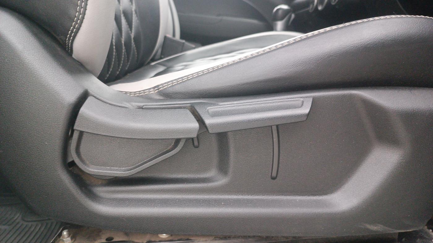 2020 Hyundai VENUE SX PLUS 1.0 TURBO DCT, Petrol, Automatic, 86,223 km, Driver Side Adjustment Panel