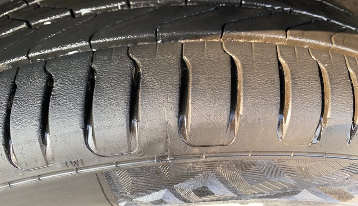 2022 Renault Kiger RXT (O) AMT, Petrol, Automatic, 38,769 km, Left Front Tyre Tread