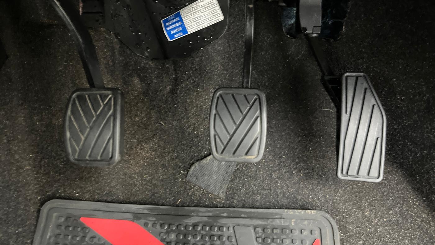 2018 Maruti Swift VXI, Petrol, Manual, 92,768 km, Pedals