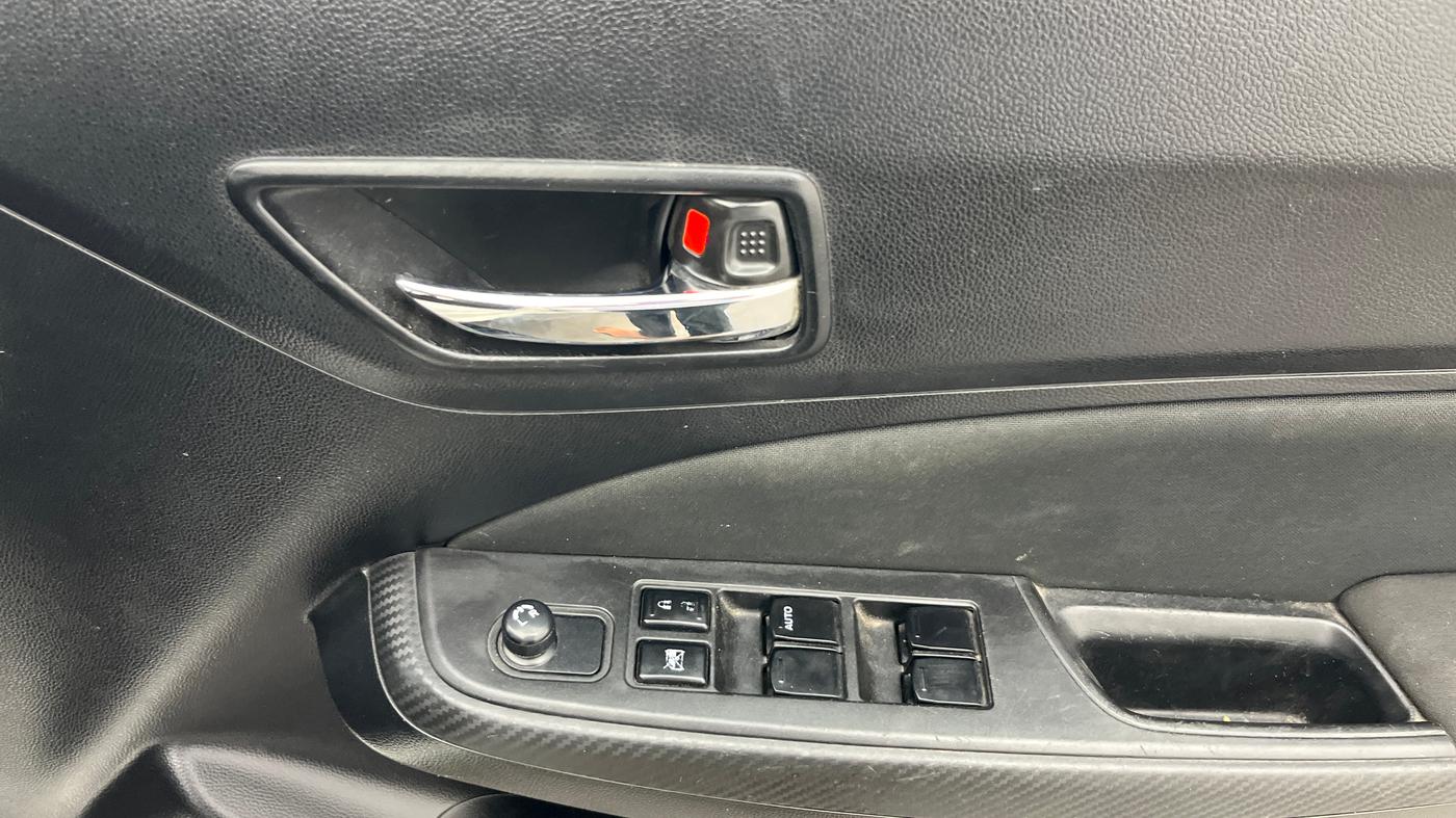 2018 Maruti Swift VXI, Petrol, Manual, 92,768 km, Driver Side Door Panels Control
