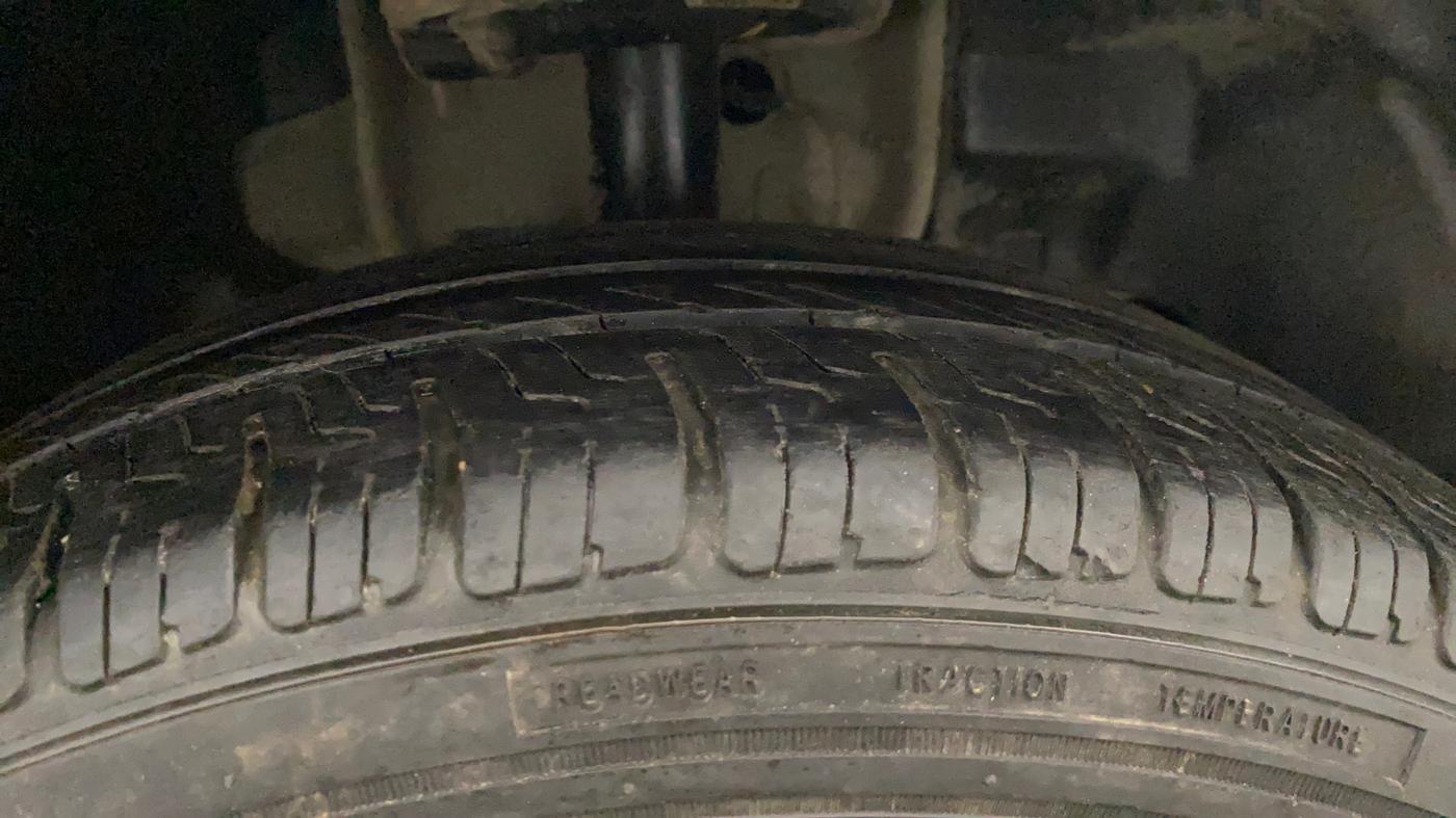 2018 Tata Tiago XT PETROL, Petrol, Manual, 1,41,067 km, Right Front Tyre Tread