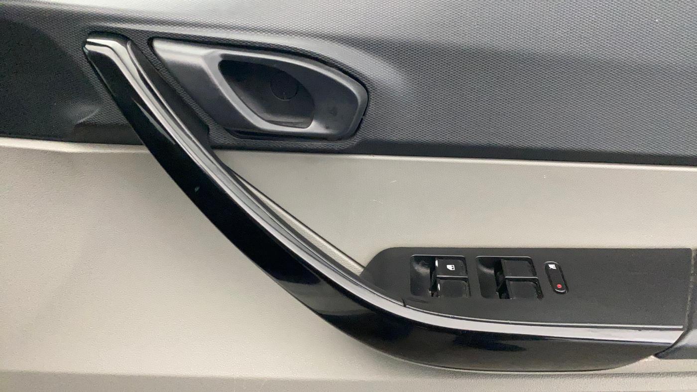 2018 Tata Tiago XT PETROL, Petrol, Manual, 1,41,067 km, Driver Side Door Panels Control