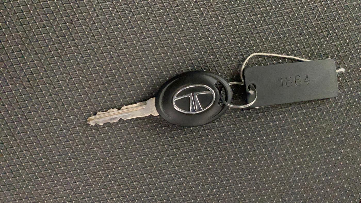 2018 Tata Tiago XT PETROL, Petrol, Manual, 1,41,067 km, Key Close Up