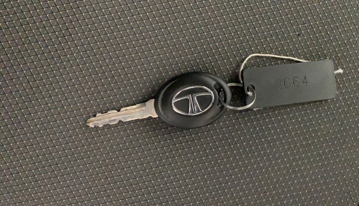 2018 Tata Tiago XT PETROL, Petrol, Manual, 1,41,067 km, Key Close Up