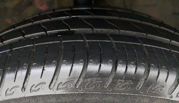 2012 Toyota Etios Liva GD, Diesel, Manual, 38,591 km, Right Front Tyre Tread