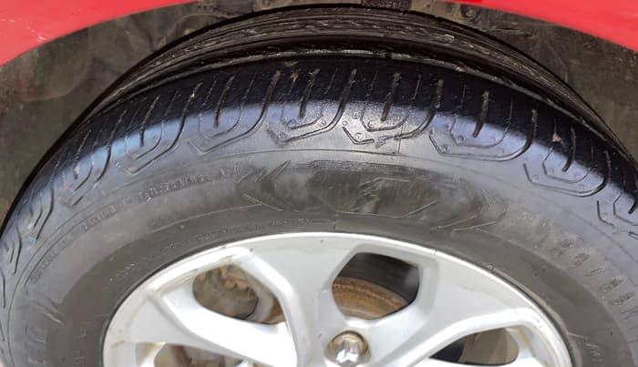 2016 Ford Figo Aspire TITANIUM 1.2 PETROL, Petrol, Manual, 77,983 km, Left Front Tyre Tread