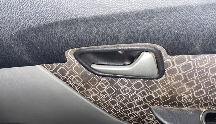 2017 Maruti Alto 800 LXI, Petrol, Manual, 97,714 km, Driver Side Door Panels Control