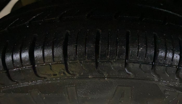 2017 Maruti Alto 800 LXI, Petrol, Manual, 97,714 km, Right Rear Tyre Tread