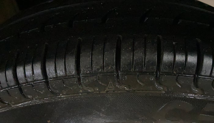 2017 Maruti Alto 800 LXI, Petrol, Manual, 97,714 km, Left Rear Tyre Tread