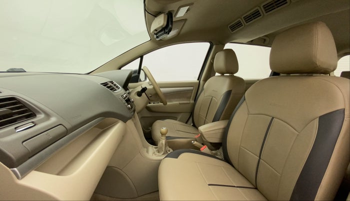 2013 Maruti Ertiga ZDI, Diesel, Manual, 1,06,412 km, Right Side Front Door Cabin
