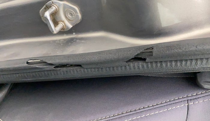 2017 Renault Kwid RXL 1.0, Petrol, Manual, 62,303 km, Driver-side door - Beading has minor damage