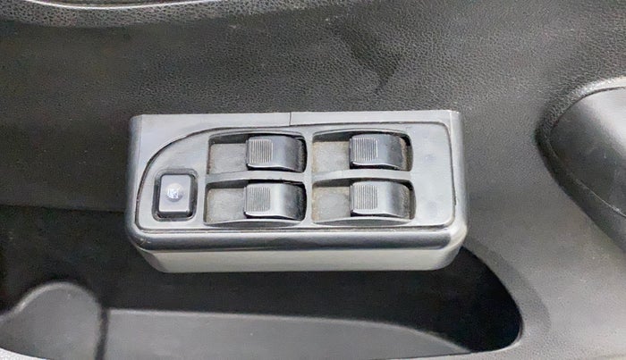 2017 Renault Kwid RXL 1.0, Petrol, Manual, 62,303 km, Right front window switch / handle - Child Switch not working for windows