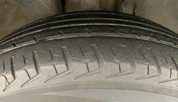 2017 Renault Kwid RXL 1.0, Petrol, Manual, 62,303 km, Right Front Tyre Tread