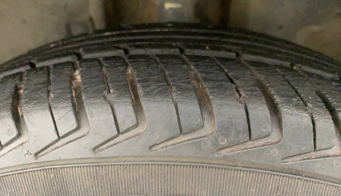 2017 Renault Kwid RXL 1.0, Petrol, Manual, 62,303 km, Left Front Tyre Tread
