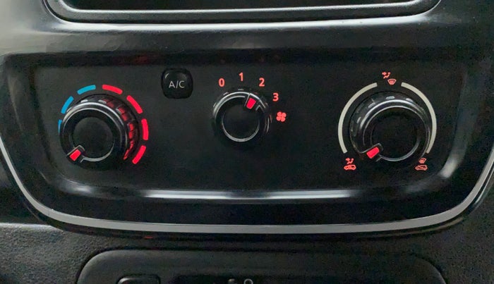 2017 Renault Kwid RXL 1.0, Petrol, Manual, 62,303 km, AC Unit - Directional switch has minor damage