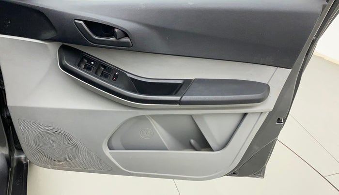 2021 Tata Tiago XT (O) PETROL, Petrol, Manual, 33,889 km, Driver Side Door Panels Control