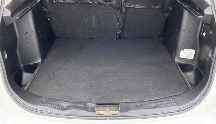 2015 Maruti S Cross ZETA 1.3, Diesel, Manual, 1,63,159 km, Boot Inside