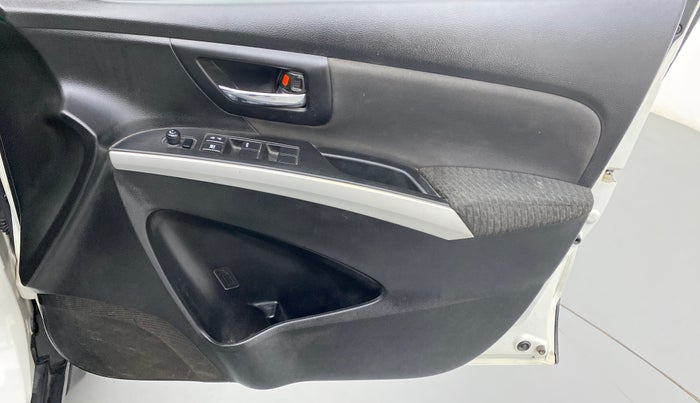 2015 Maruti S Cross ZETA 1.3, Diesel, Manual, 1,63,159 km, Driver Side Door Panels Control