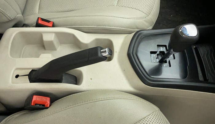 2021 Mahindra XUV300 W6 1.2 PETROL AMT, Petrol, Automatic, 29,041 km, Gear Lever