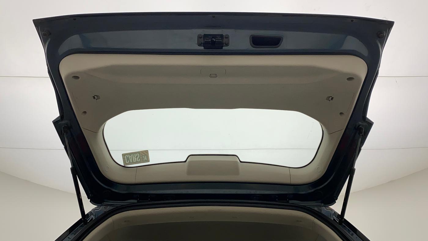 2021 Mahindra XUV300 W6 1.2 PETROL AMT, Petrol, Automatic, 29,041 km, Boot Door Open