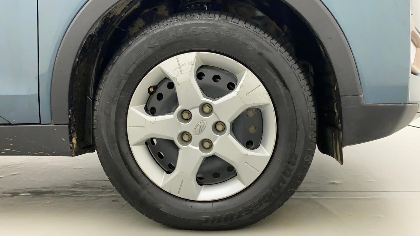 2021 Mahindra XUV300 W6 1.2 PETROL AMT, Petrol, Automatic, 29,041 km, Right Front Wheel