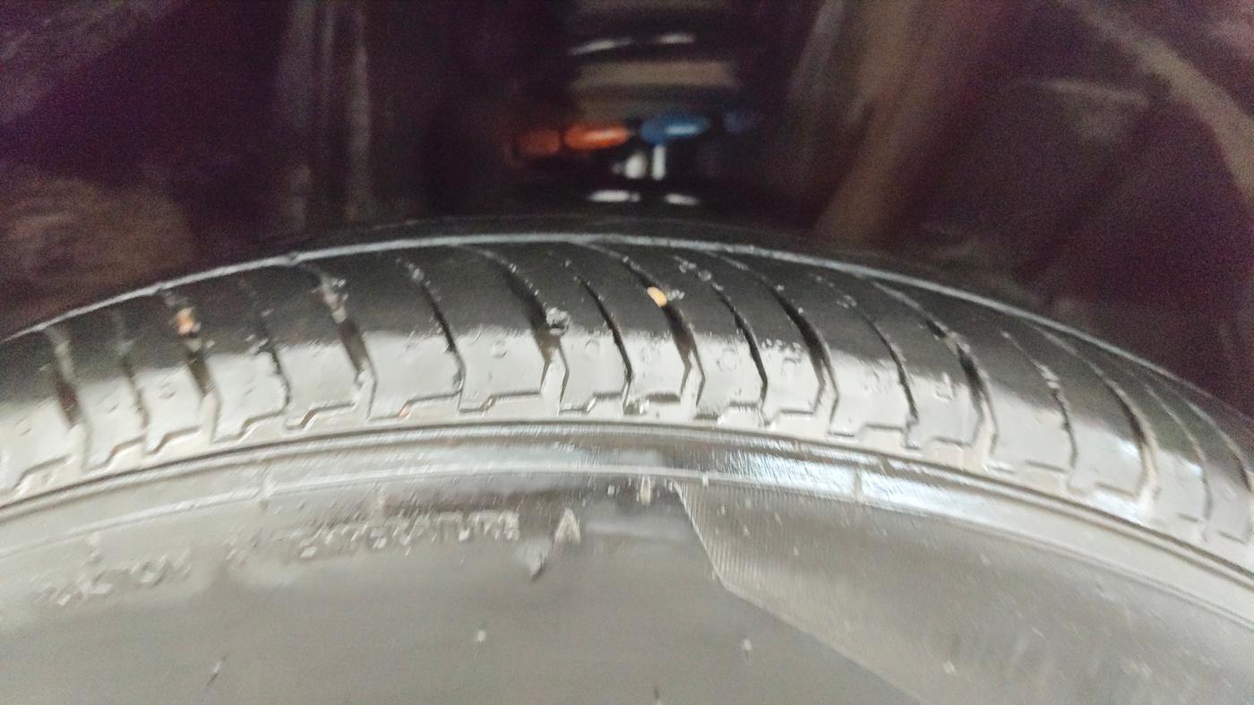 2023 Nissan MAGNITE XV TURBO CVT, Petrol, Automatic, 25,094 km, Right Front Tyre Tread