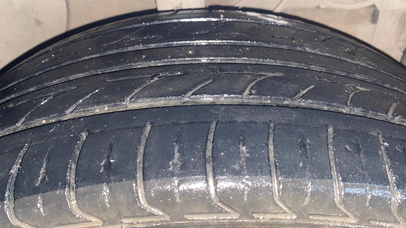 2024 Maruti BREZZA ZXI + AT SMART HYBRID DUAL TONE, Petrol, Automatic, 47,475 km, Right Front Tyre Tread
