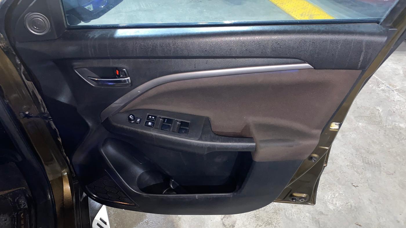 2024 Maruti BREZZA ZXI + AT SMART HYBRID DUAL TONE, Petrol, Automatic, 47,475 km, Driver Side Door Panels Control