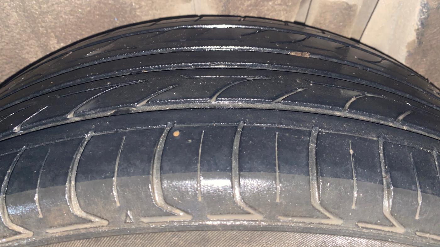 2024 Maruti BREZZA ZXI + AT SMART HYBRID DUAL TONE, Petrol, Automatic, 47,475 km, Left Rear Tyre Tread