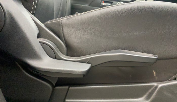 2022 Maruti XL6 ALPHA MT, Petrol, Manual, 62,851 km, Driver Side Adjustment Panel