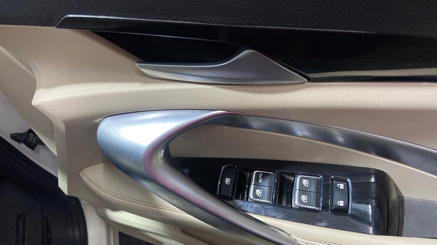 2021 MG HECTOR SHARP 1.5 PETROL CVT, Petrol, Automatic, 35,356 km, Driver Side Door Panels Control