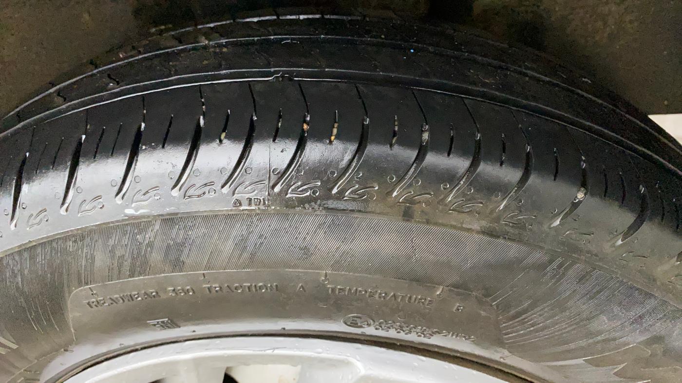 2018 Maruti Swift LXI, Petrol, Manual, 70,855 km, Left Rear Tyre Tread