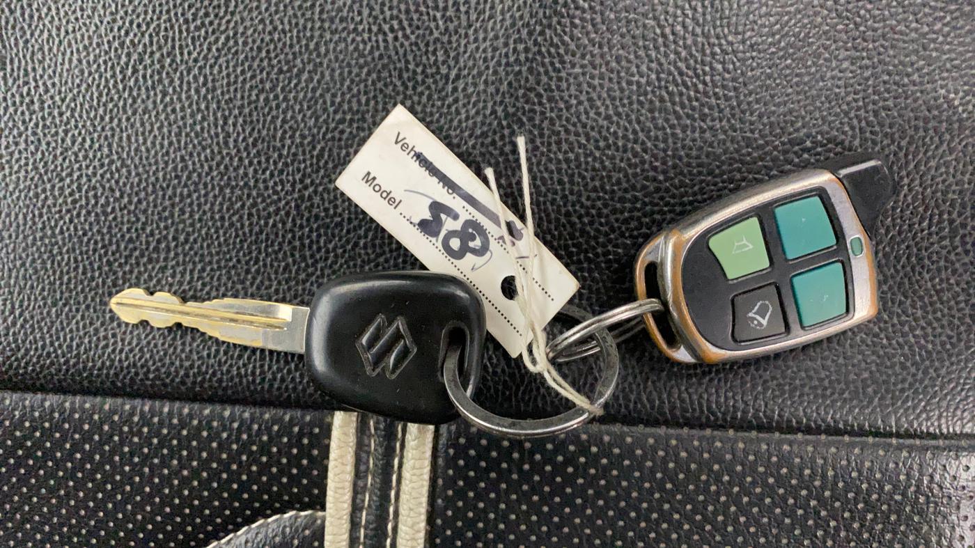 2018 Maruti Swift LXI, Petrol, Manual, 70,855 km, Key Close Up