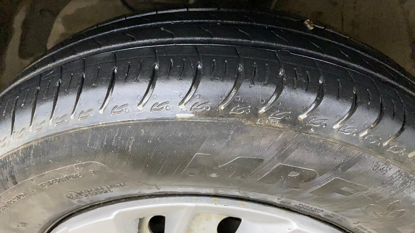 2018 Maruti Swift LXI, Petrol, Manual, 70,855 km, Left Front Tyre Tread