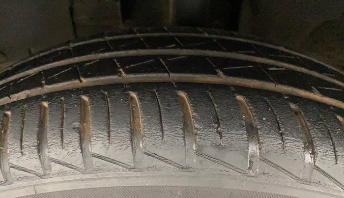 2019 Renault Kwid CLIMBER 1.0 (O), Petrol, Manual, 39,297 km, Left Front Tyre Tread