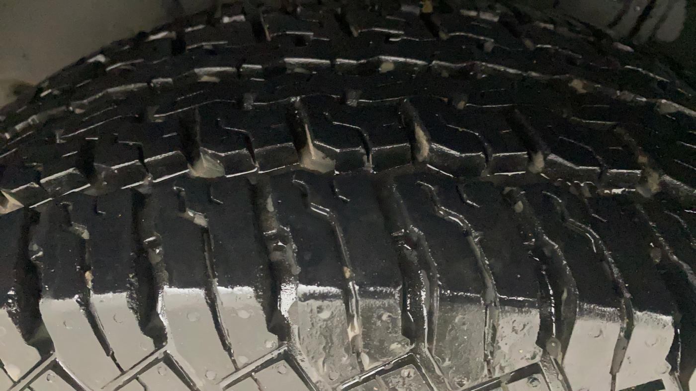 2016 Mahindra TUV300 T8, Diesel, Manual, 1,39,938 km, Left Rear Tyre Tread