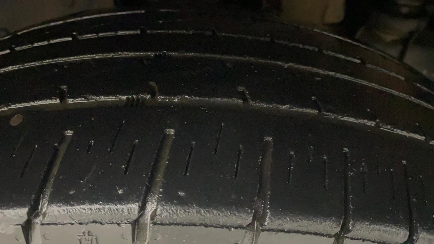 2016 Mahindra TUV300 T8, Diesel, Manual, 1,39,938 km, Right Front Tyre Tread