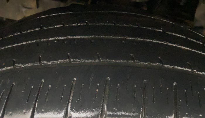 2016 Mahindra TUV300 T8, Diesel, Manual, 1,39,938 km, Left Front Tyre Tread