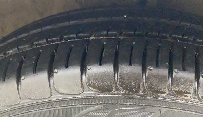 2018 Hyundai NEW SANTRO SPORTZ CNG, CNG, Manual, 73,030 km, Right Front Tyre Tread