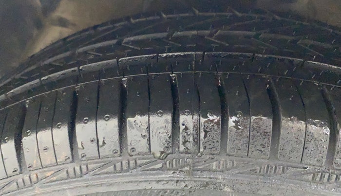 2018 Hyundai NEW SANTRO SPORTZ CNG, CNG, Manual, 73,030 km, Left Front Tyre Tread