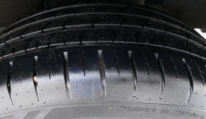 2019 Toyota Glanza V MT PETROL, Petrol, Manual, 8,415 km, Left Rear Tyre Tread