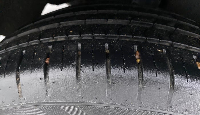 2019 Toyota Glanza V MT PETROL, Petrol, Manual, 8,415 km, Right Rear Tyre Tread