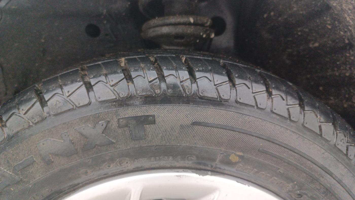 2015 Maruti Wagon R 1.0 LXI, Petrol, Manual, 1,05,123 km, Left Front Tyre Tread