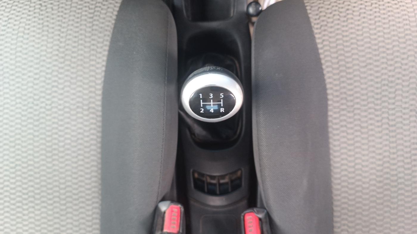2015 Maruti Wagon R 1.0 LXI, Petrol, Manual, 1,05,123 km, Gear Lever