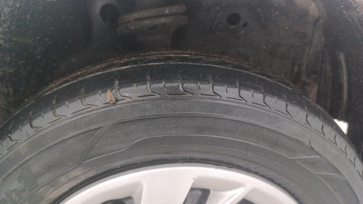 2015 Maruti Wagon R 1.0 LXI, Petrol, Manual, 1,05,123 km, Right Front Tyre Tread
