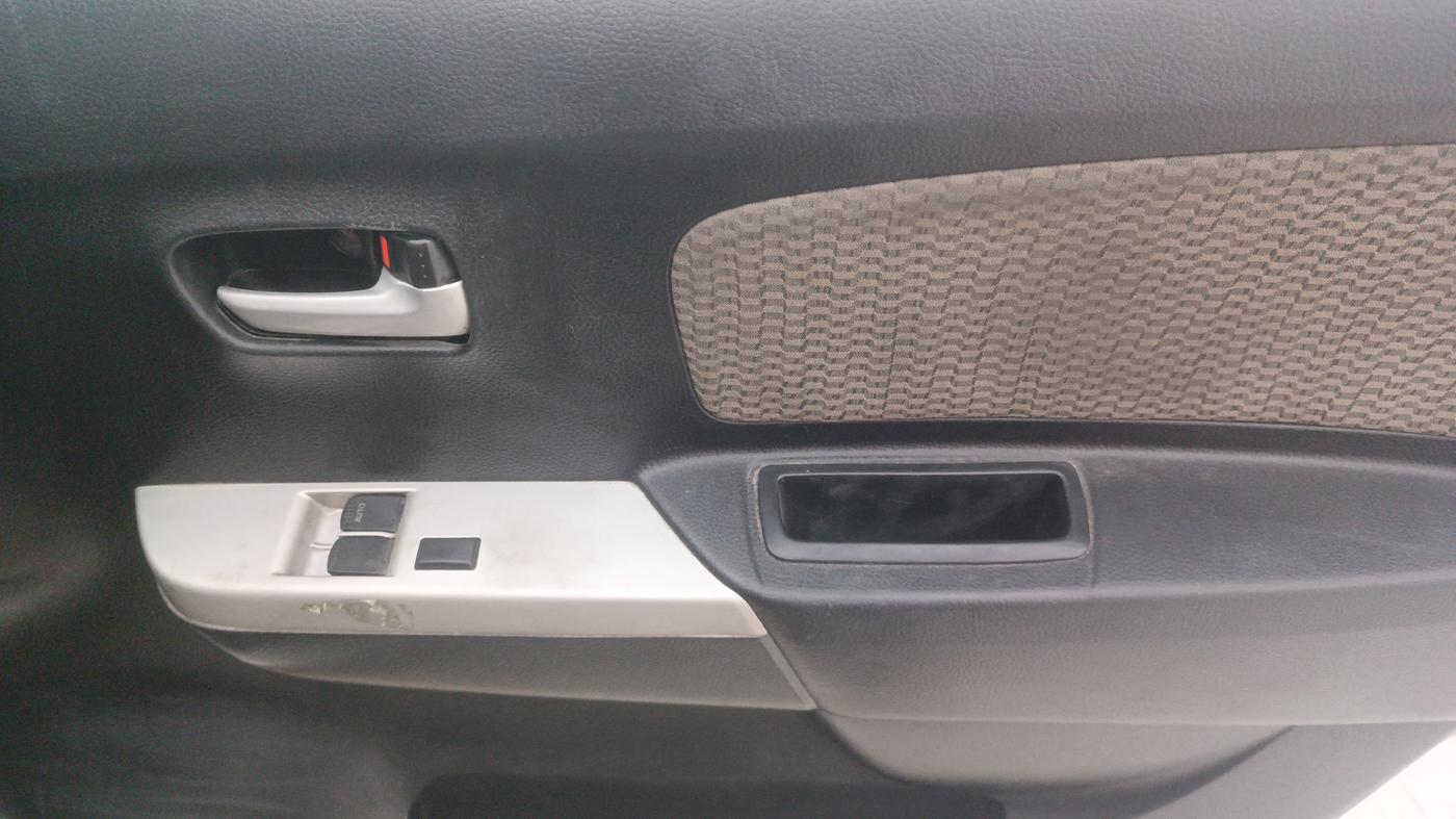 2015 Maruti Wagon R 1.0 LXI, Petrol, Manual, 1,05,123 km, Driver Side Door Panels Control