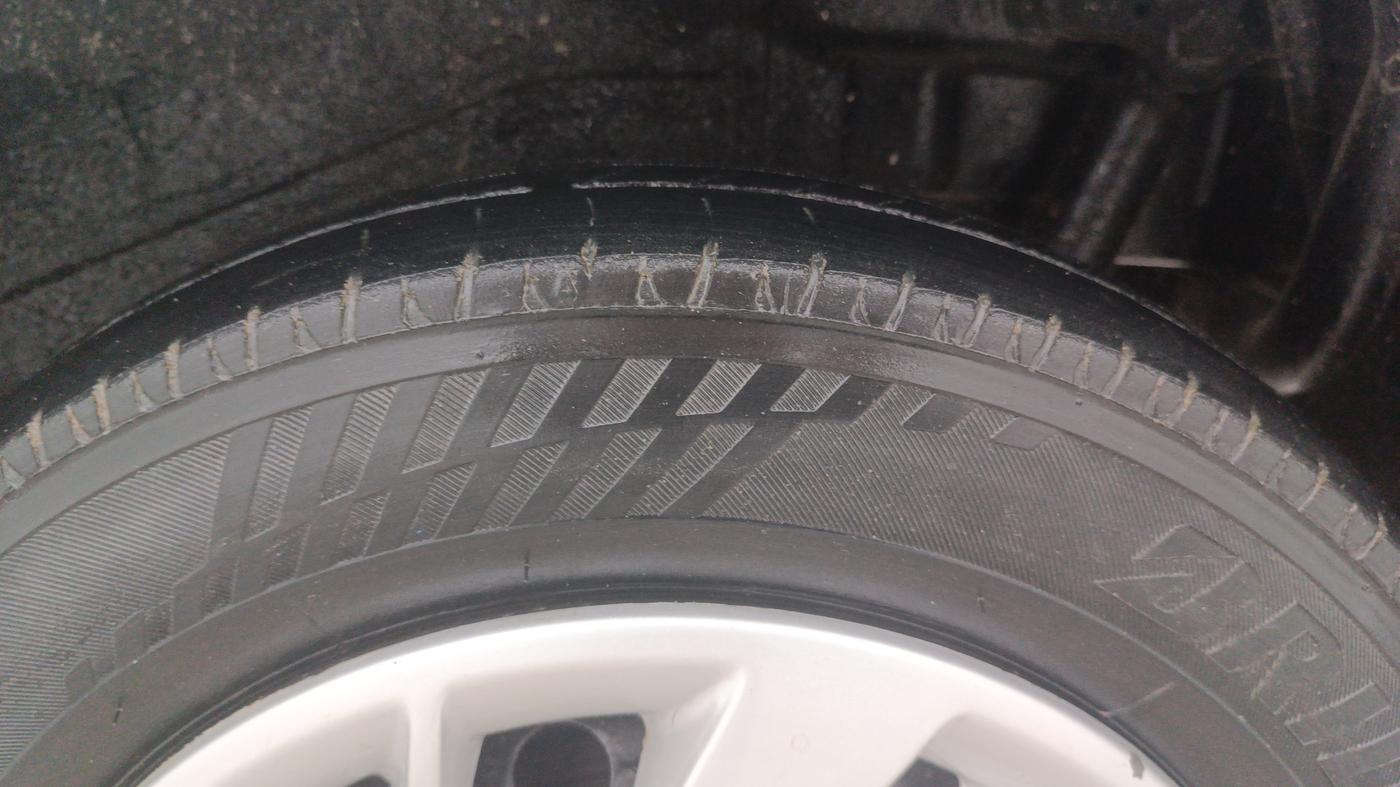 2015 Maruti Wagon R 1.0 LXI, Petrol, Manual, 1,05,123 km, Left Rear Tyre Tread