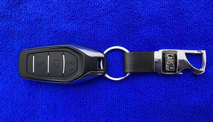 2018 Mahindra XUV500 W11 AT, Diesel, Automatic, 35,238 km, Key Close Up